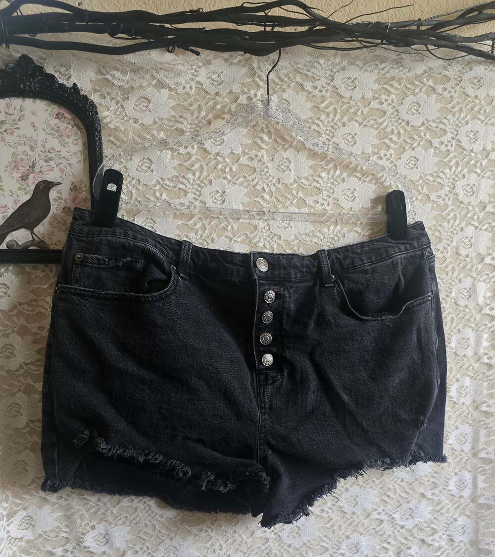 Torrid Black High Rise Button Fly Denim Shorts Cutoff Raw Hem Plus Size